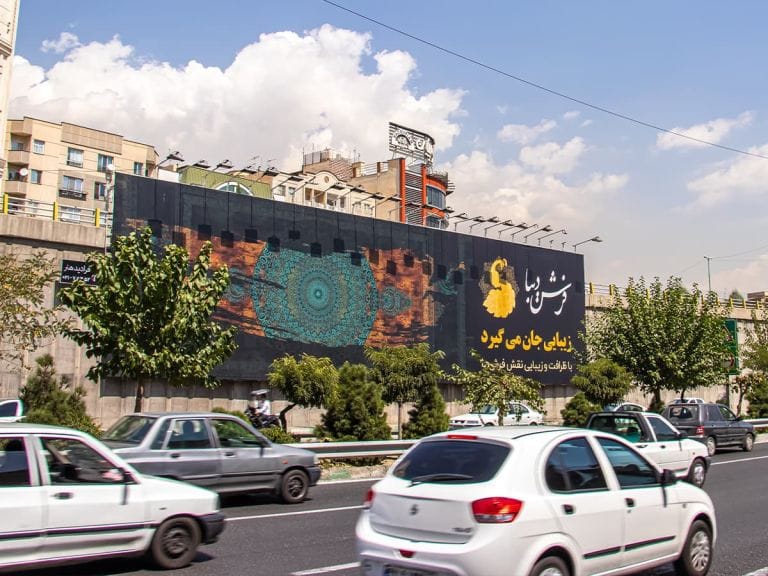جمعآوری ابرسازه تبلیغاتی در بزرگراه نیایش - رعایت اصول HSE
